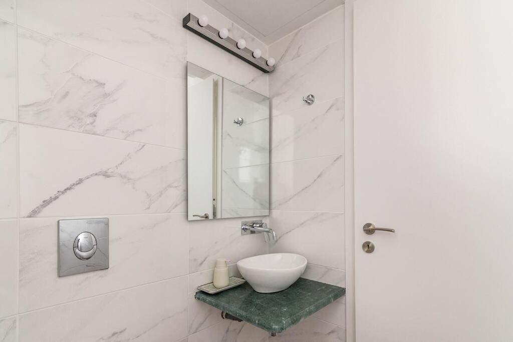 Stylish And Central Apt Near Acropolis - Avdi Square Atény Exteriér fotografie